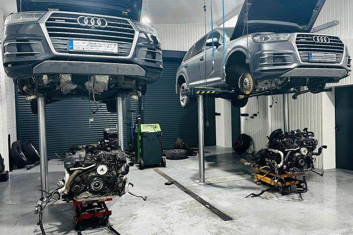 opravy nebo výměny motorů